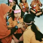 Gambar Guru Sedang Mengajar