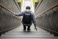 Simbol tanggung jawab dalam tafsir mimpi jatuh menurut primbon.